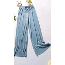 Прямые женские брюки прямого покроя