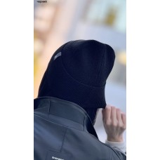 Шапка жіноча