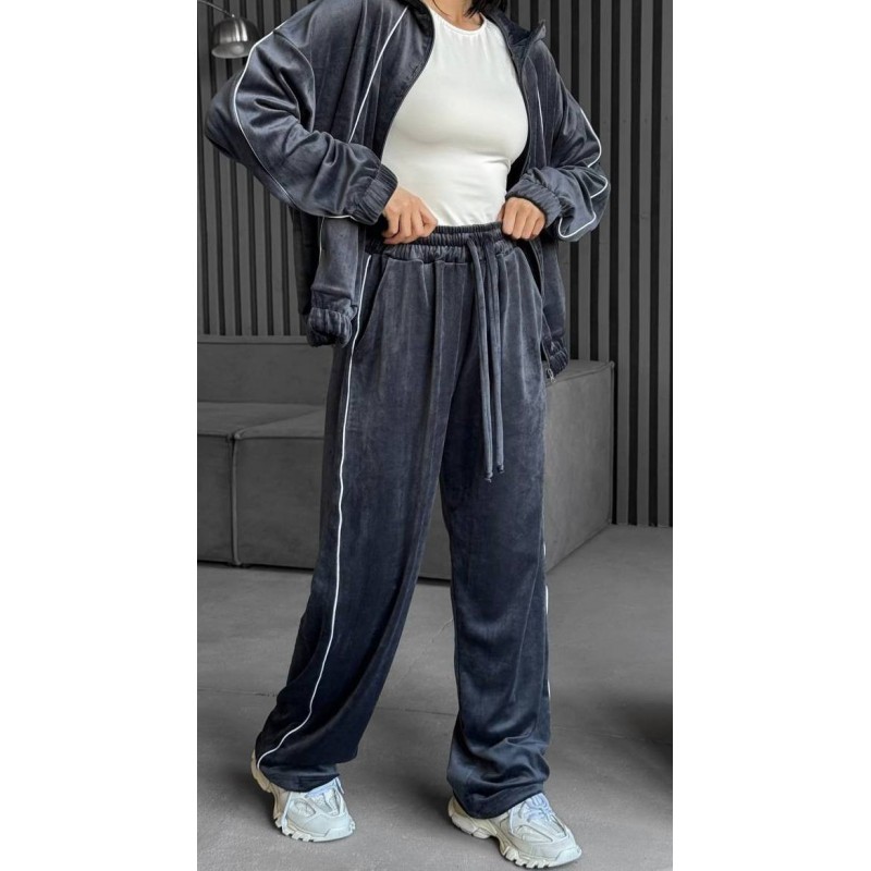 Костюм жіночий