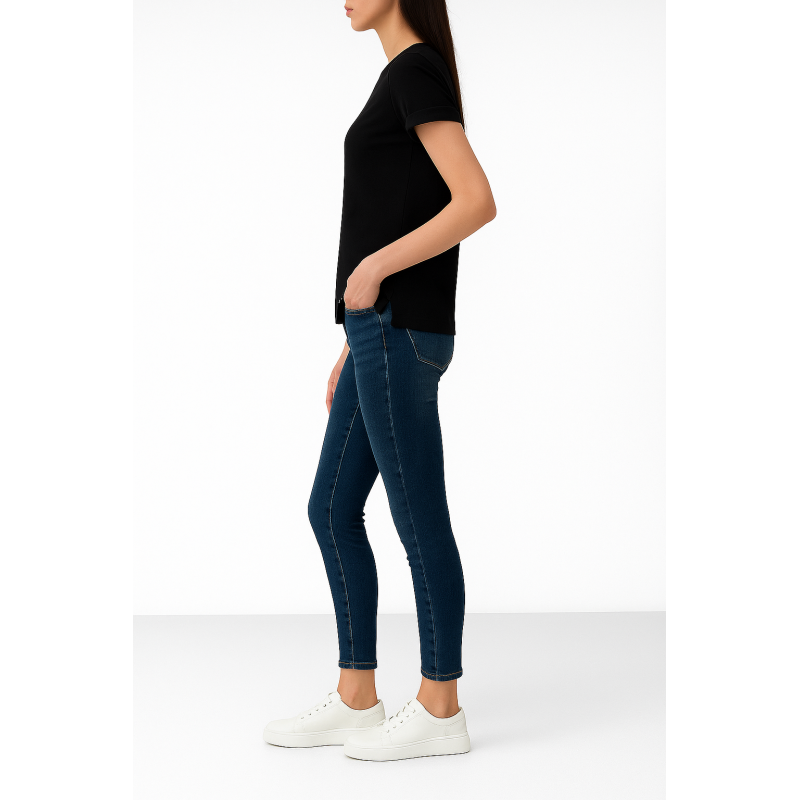 Футболка жіноча